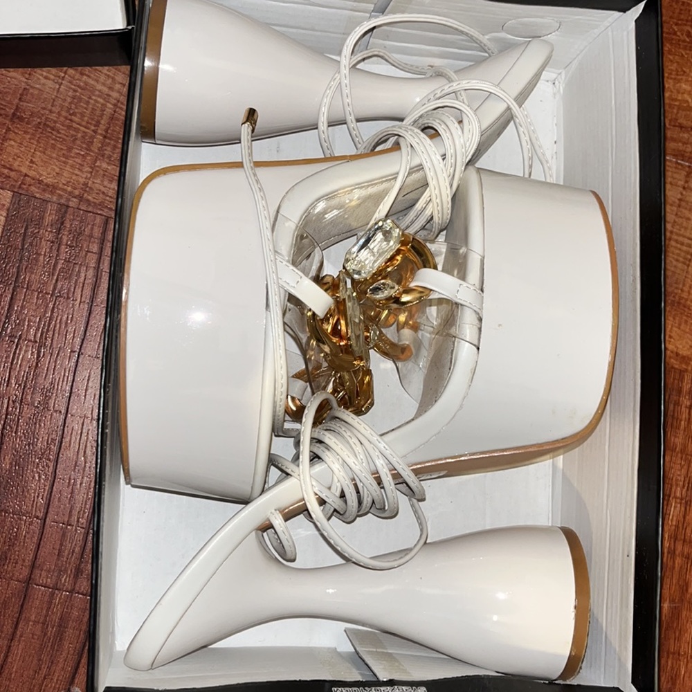 Very beautiful heels only worn once! Great condition perfect for any occasion.